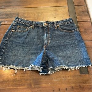 Universal Thread woman’s Jean shorts “Vintage MIDI” size 14/32r